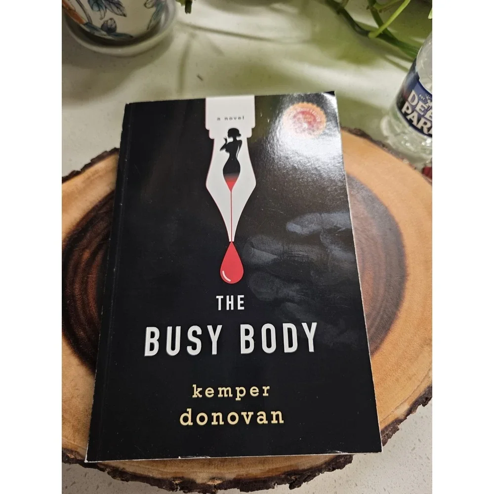 The‎ Busy Body : A Witty Literary Mystery with a Stunning Twist Ke